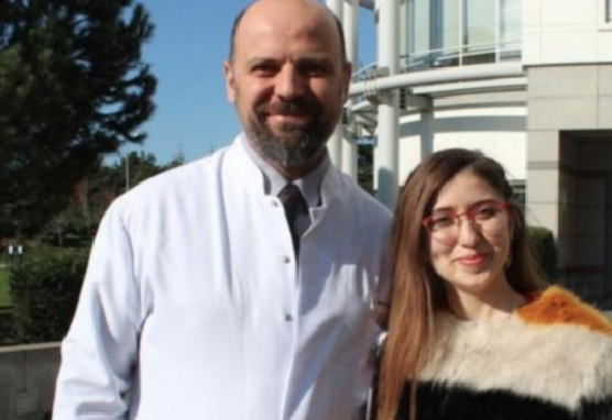 Sedyeyle gitti, koşarak çıktı